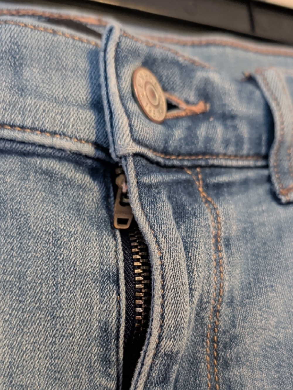 Express Mid Rise Barely Boot Jeans - Picture 2 of 8